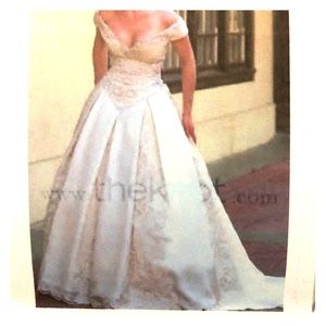 St Pucchi style 9106 wedding gown sz 4-8